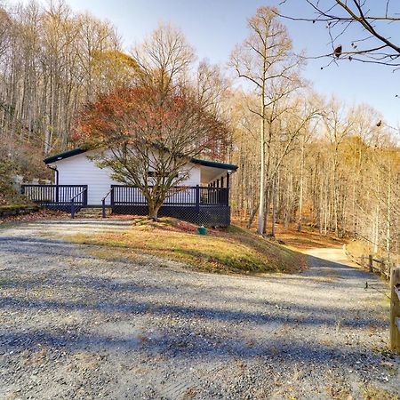 Pet-Friendly Spruce Pine Cabin With Private Fire Pit Екстериор снимка