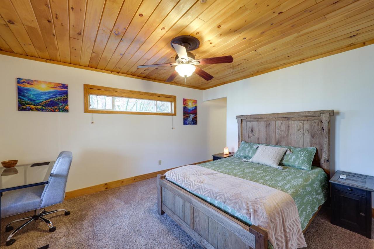 Pet-Friendly Spruce Pine Cabin With Private Fire Pit Екстериор снимка