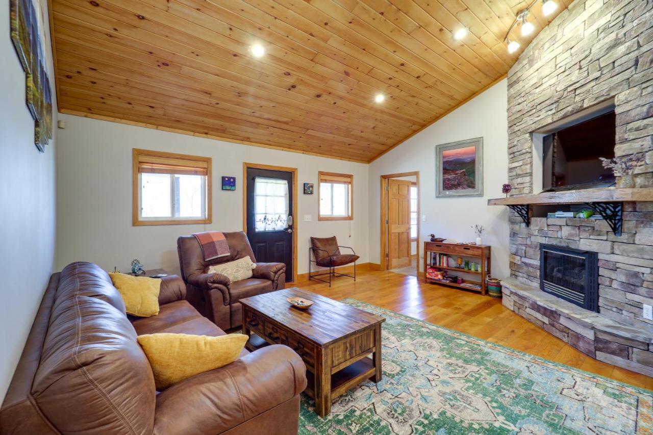 Pet-Friendly Spruce Pine Cabin With Private Fire Pit Екстериор снимка