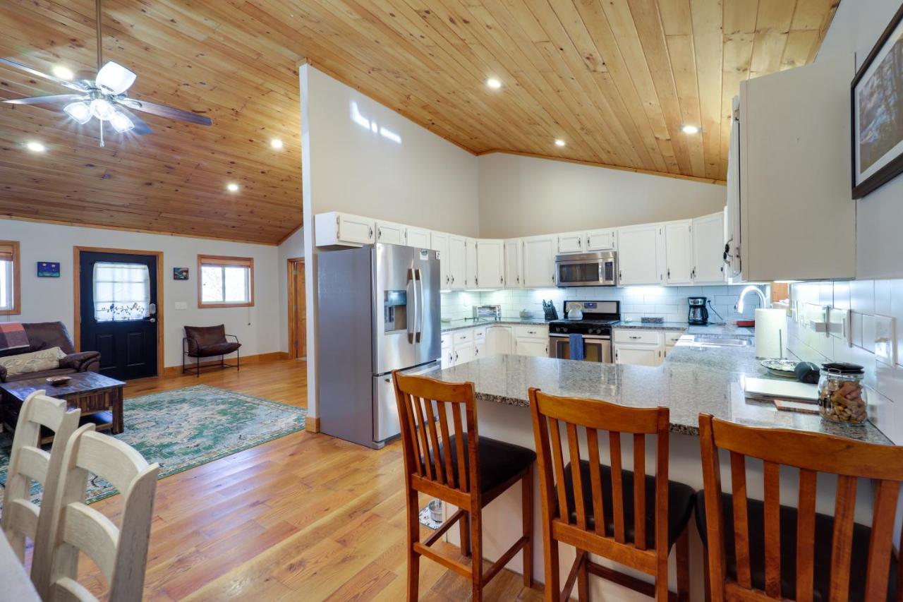 Pet-Friendly Spruce Pine Cabin With Private Fire Pit Екстериор снимка
