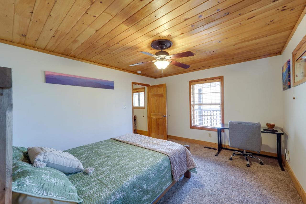 Pet-Friendly Spruce Pine Cabin With Private Fire Pit Екстериор снимка